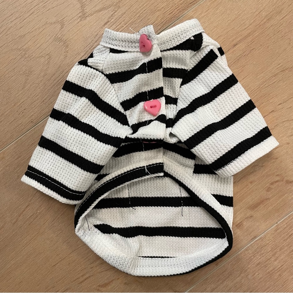 💗 NWOT Dog Striped Black and Cream Waffle Shirt with Heart Buttons